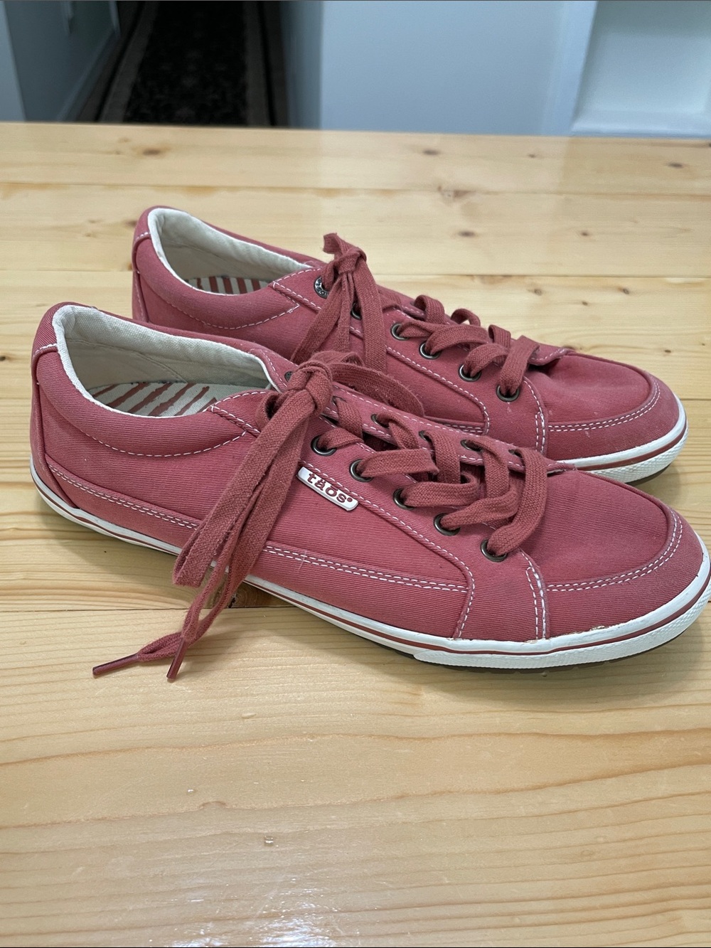 Taos Footwear Moc Star Canvas Sneakers Bruschetta Distressed Red Pink Size 9.5